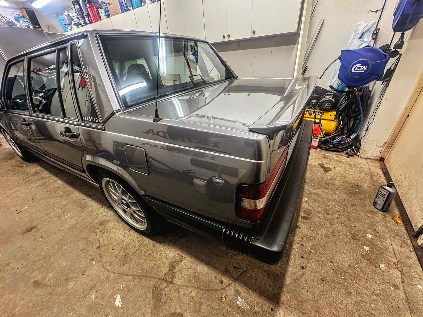 Race3D Ankvinge till Volvo 740 – Korrekt originalkopia for Volvo 740 — alternate angle view