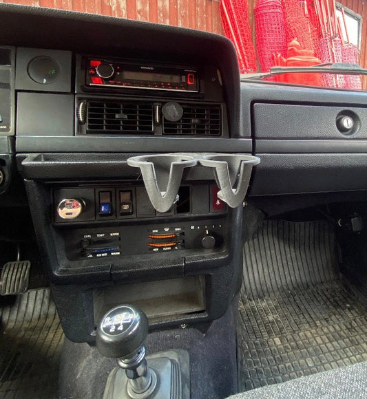 Race3D Mugghållare volvo 240 for Volvo 240 — close-up detail view