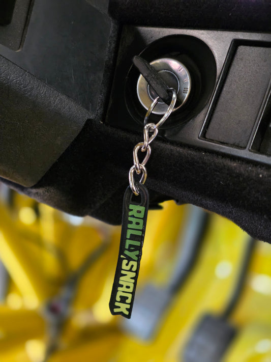Race3D Rallysnack nyckelring — close-up detail view