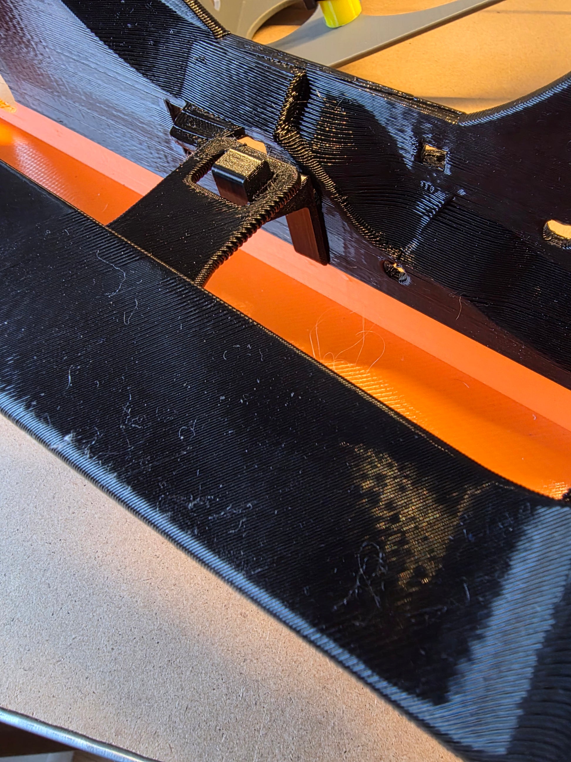 Race3D Volvo 740 USA Fäste nedre for Volvo 740 — close-up detail view