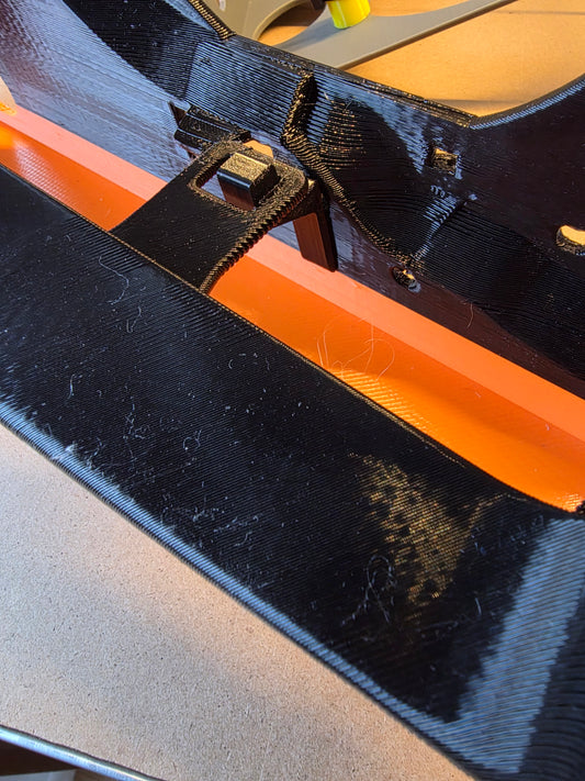 Race3D Volvo 740 USA Fäste nedre for Volvo 740 — close-up detail view