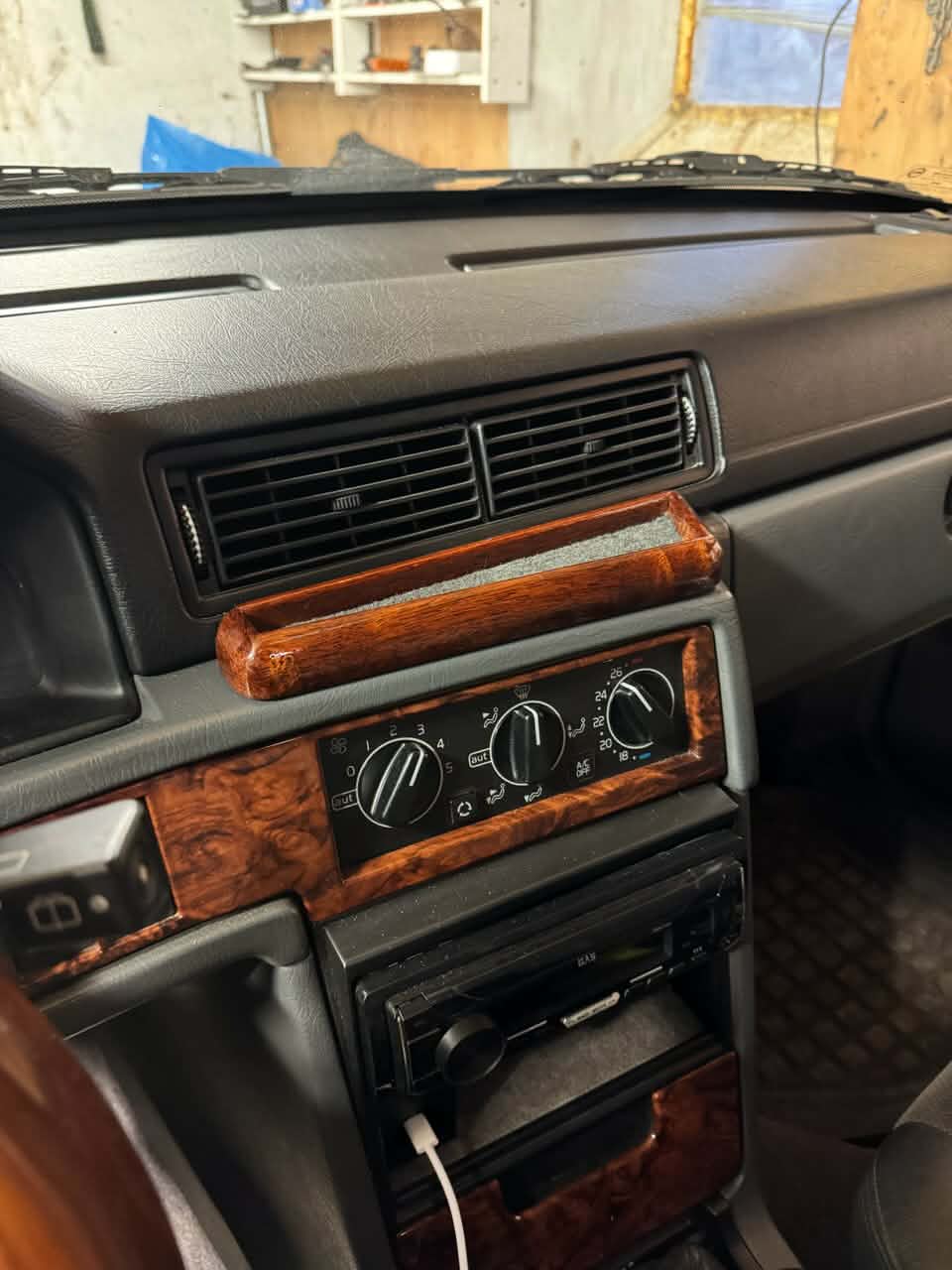 Race3D Handgjort pennfack i trä - Värsting for Volvo 740 — product photo, 3D-printed in Sweden by Race3D