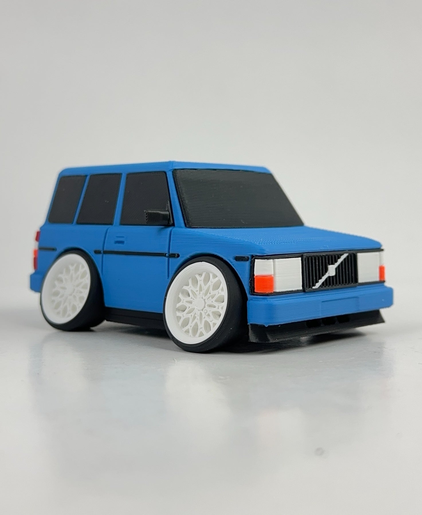Tuned 240 Station Wagon - SweStudio Tuned miniatyrmodell