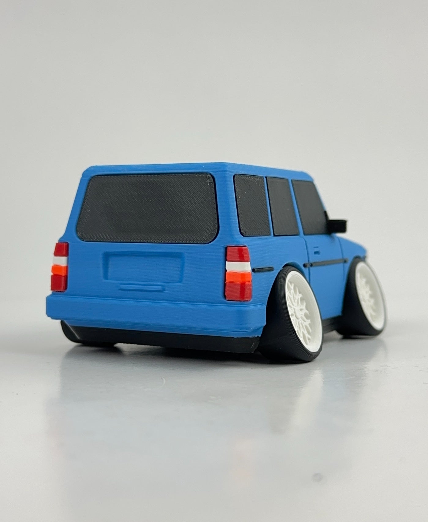 Tuned 240 Station Wagon - SweStudio Tuned miniatyrmodell