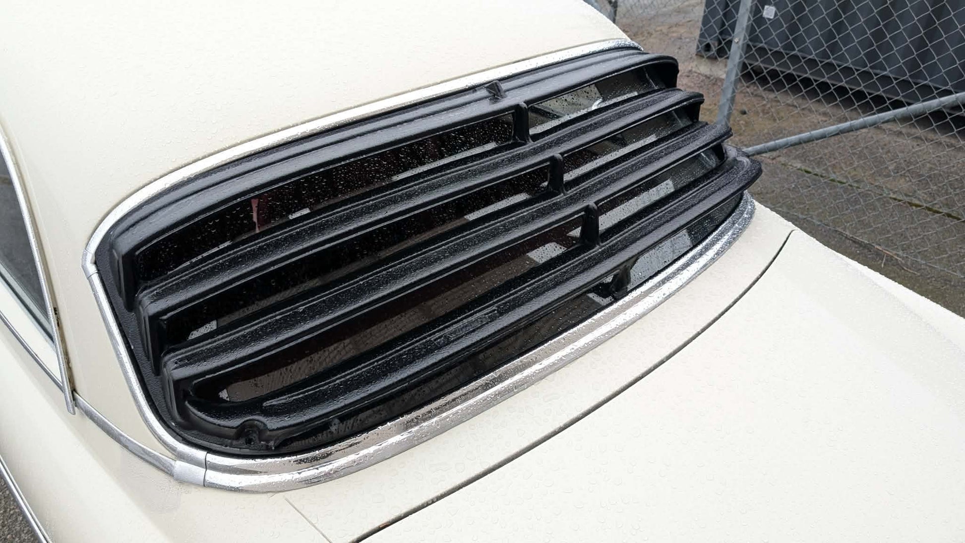 Race3D Jalusi Volvo Amazon for Volvo Amazon — installed on vehicle
