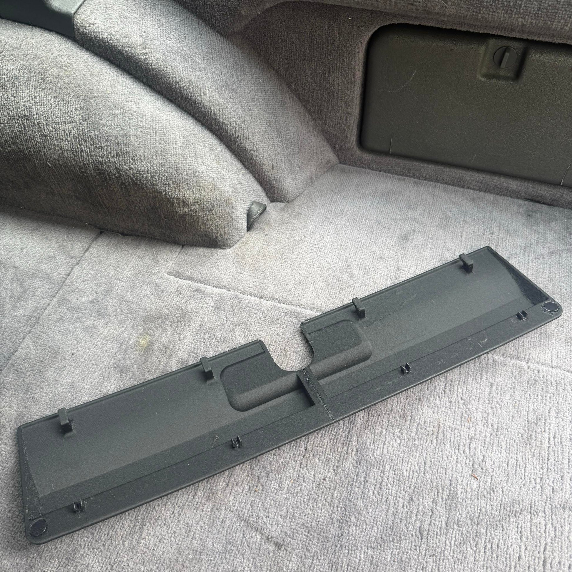 Race3D Volvo 740 940 snowcap for Volvo 740 — alternate angle view