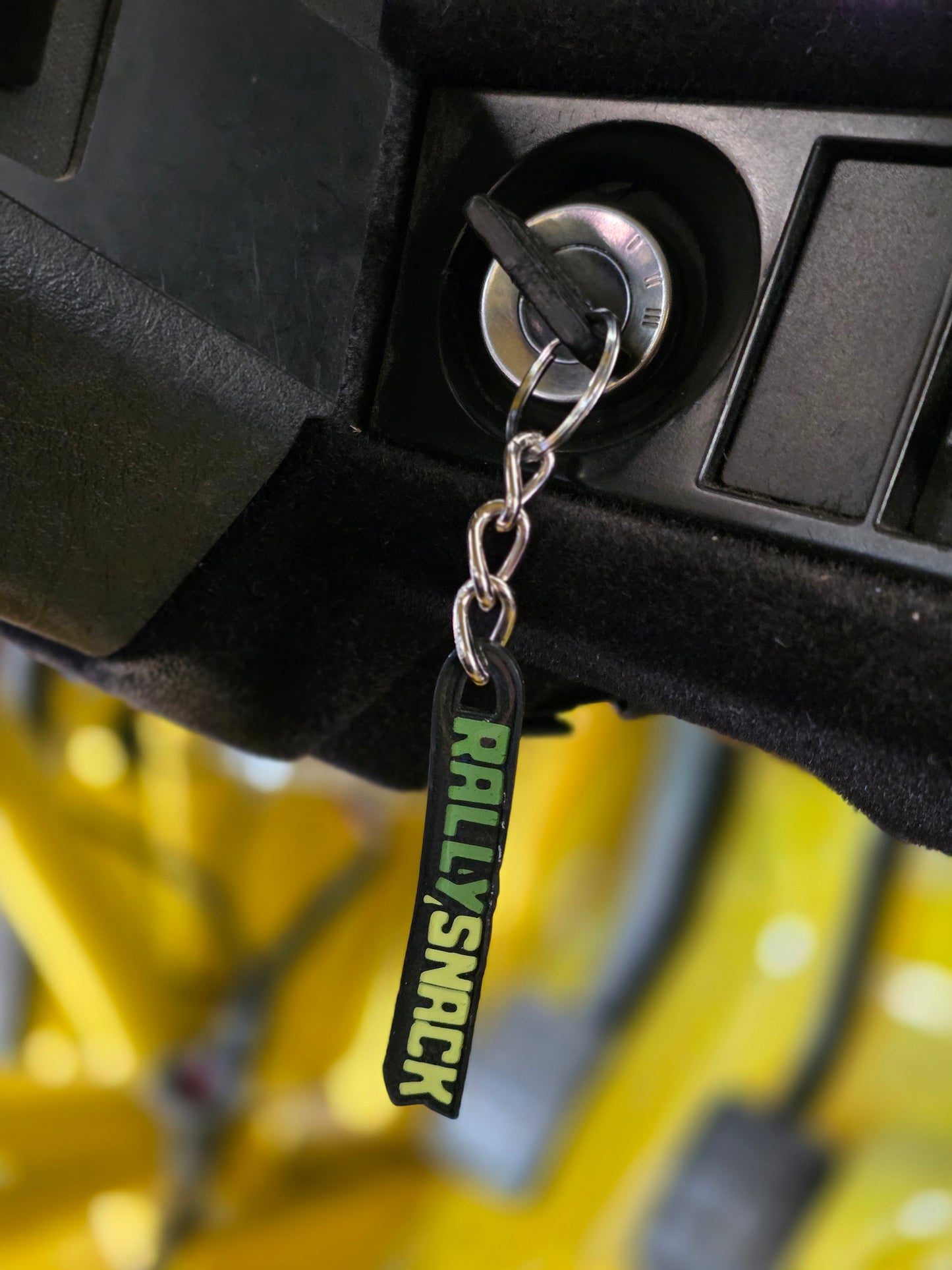 Race3D Rallysnack nyckelring — close-up detail view