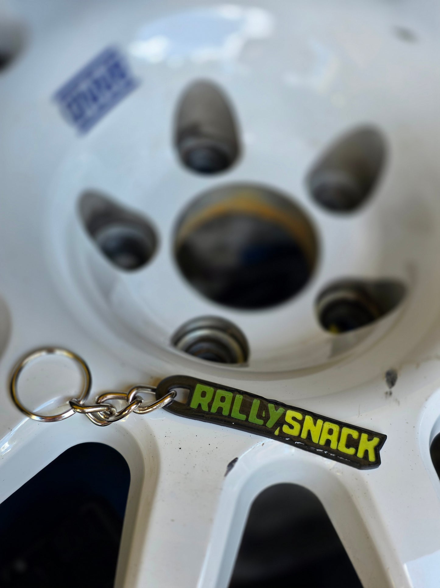 Race3D Rallysnack nyckelring — installed on vehicle